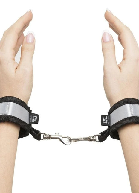 Fifty Shades of Grey The Official Pleasure Collection Hard Limits Restraint Kit Yatak Bağlama Seti